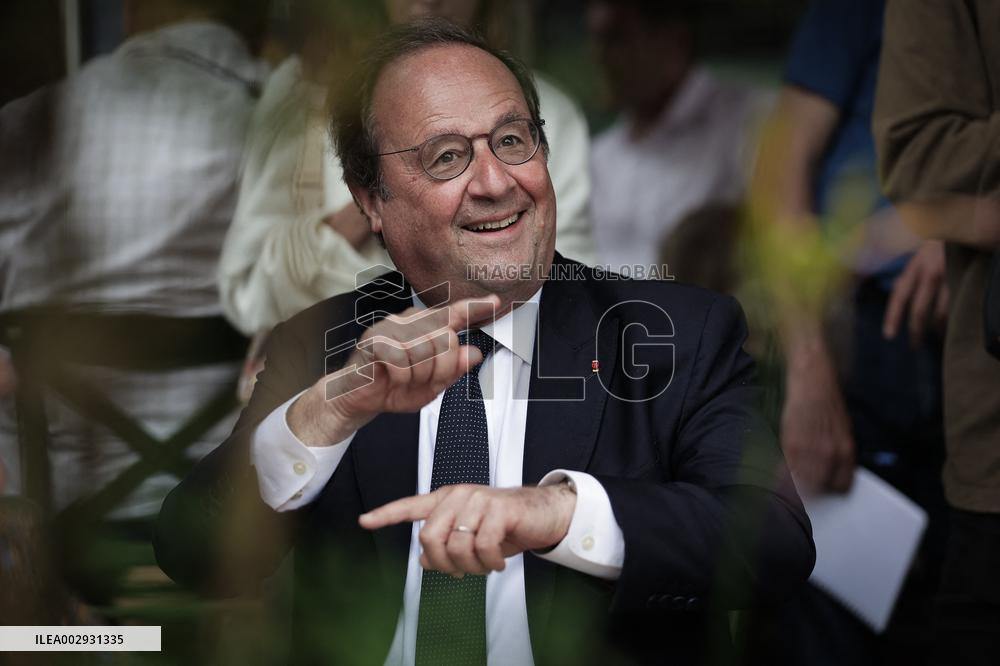 Ex-President Francois Hollande Campaigns In A Market - Argentat-sur-Dordogne