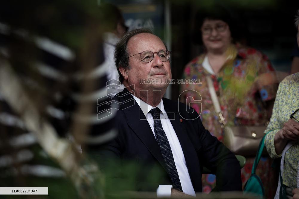 Ex-President Francois Hollande Campaigns In A Market - Argentat-sur-Dordogne
