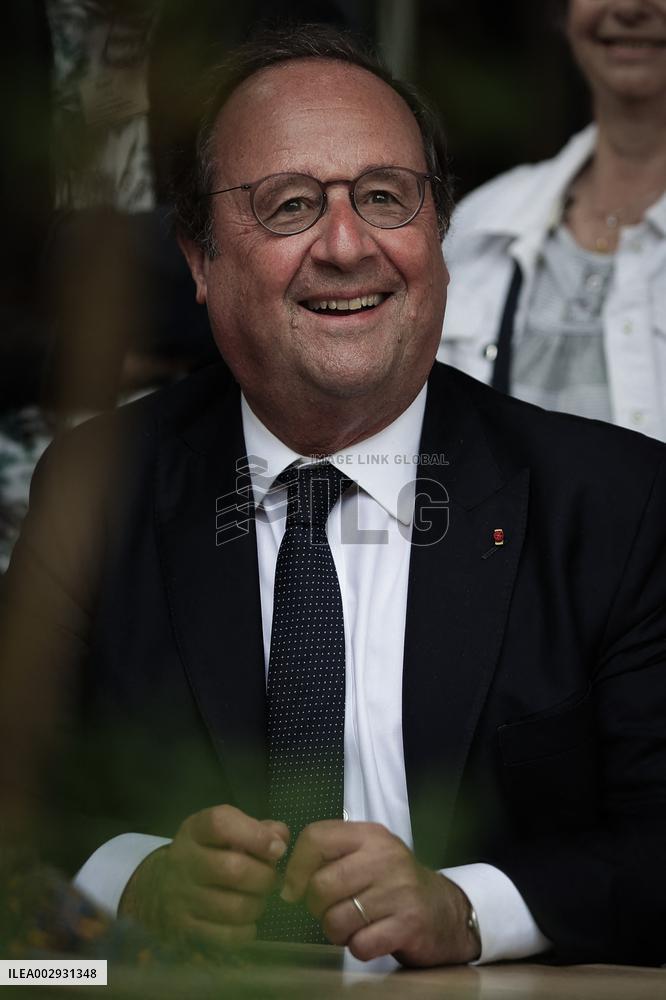 Ex-President Francois Hollande Campaigns In A Market - Argentat-sur-Dordogne