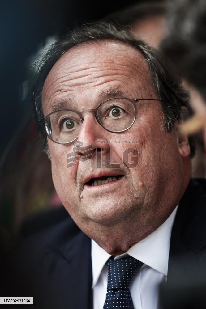 Ex-President Francois Hollande Campaigns In A Market - Argentat-sur-Dordogne