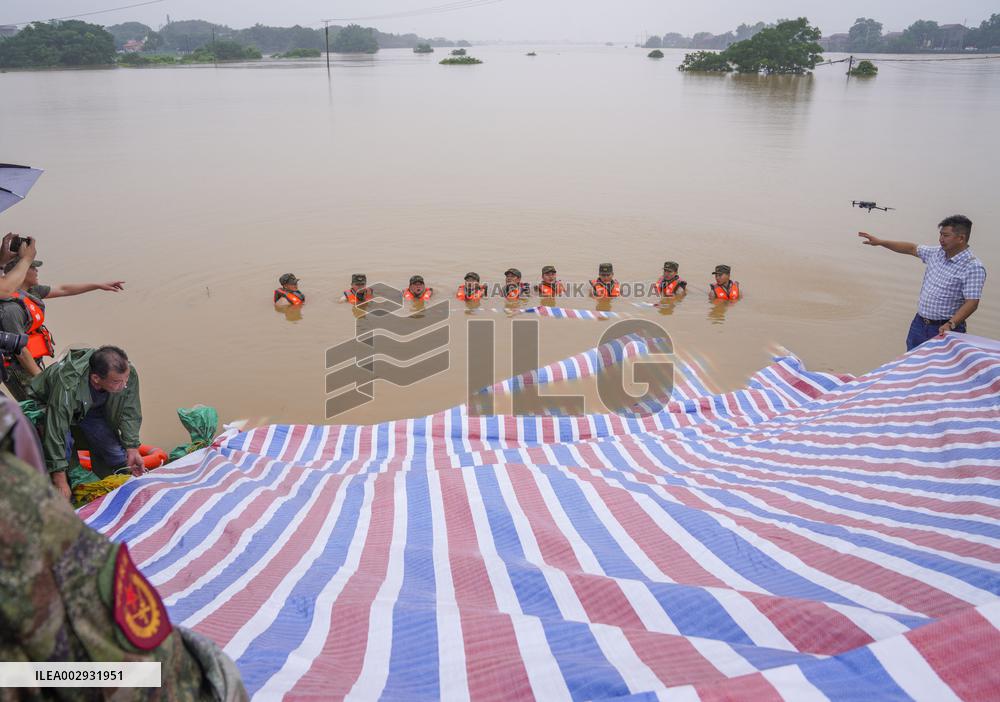 Militiamen Rescue A Leak in A Dam in Nanchang