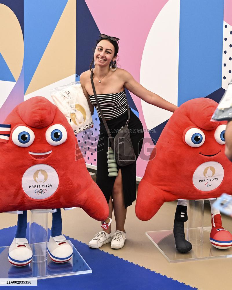 (SP)FRANCE-PARIS-OLYMPICS-OFFICIAL STORE