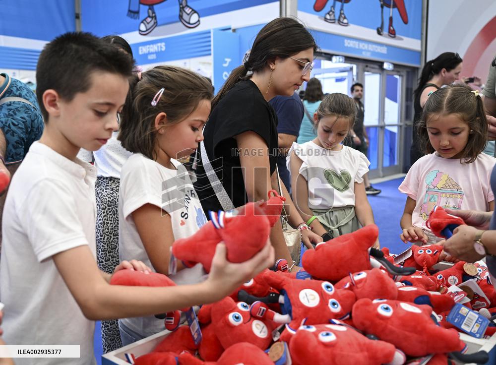 (SP)FRANCE-PARIS-OLYMPICS-OFFICIAL STORE