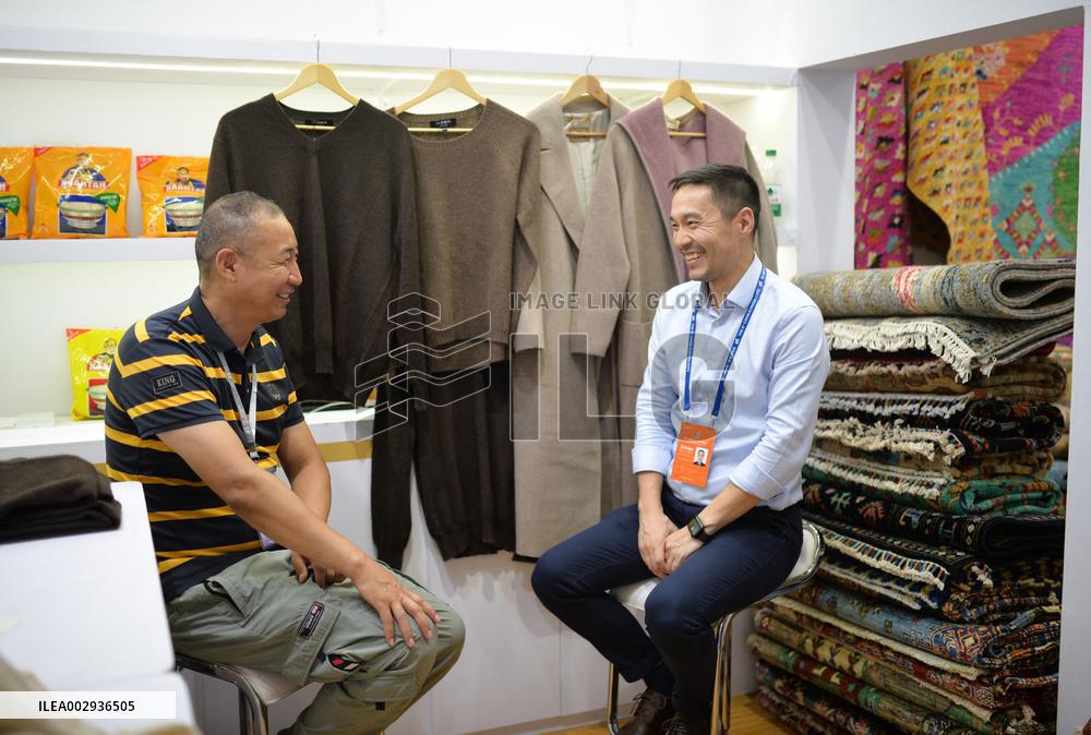 Int'l Exchange | Mongolian exhibitor seeks trade opportunities at 8th China-Eurasia Expo