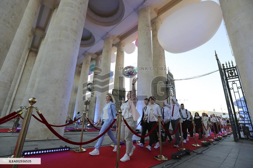 RUSSIA-MOSCOW-HIGH SCHOOL-GRADUATION PARTY