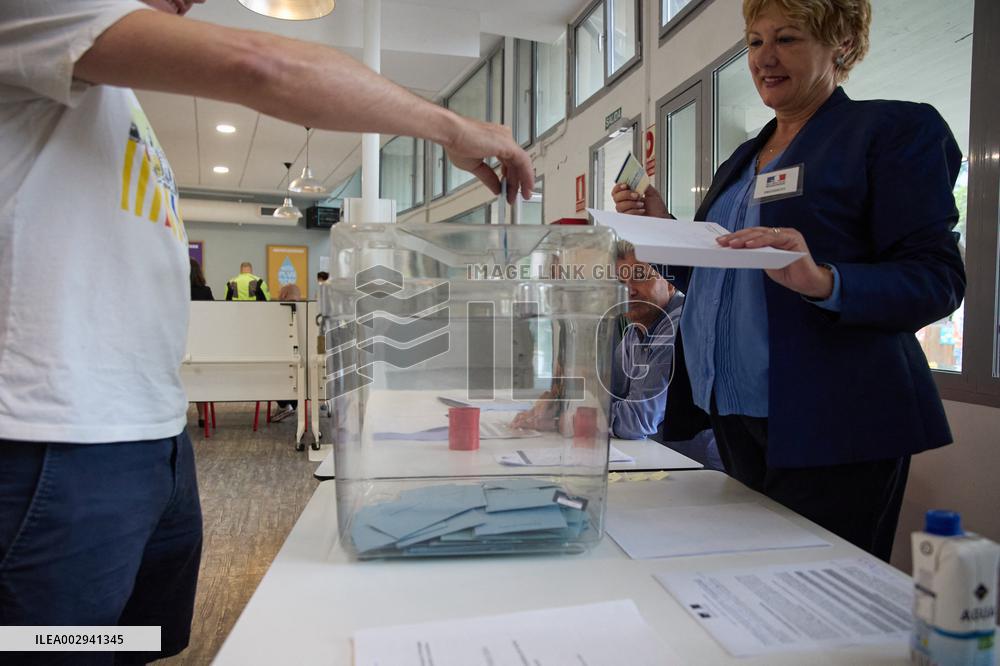 French people in Spain cast their vote for the legislative elections - Madrid
