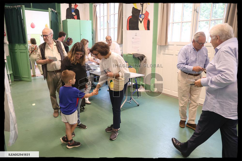 Rachida Dati Votes At Polling Station - Paris