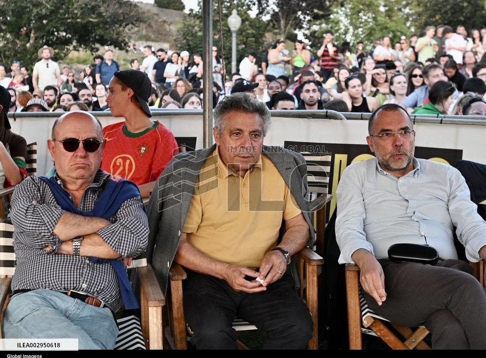 Fans watch the national team's game at Jardim do Morro