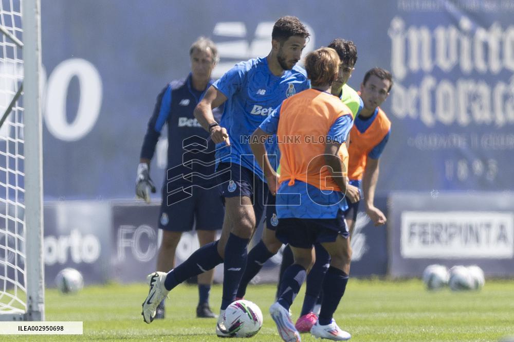 Arrival of Fc Porto players at Olival