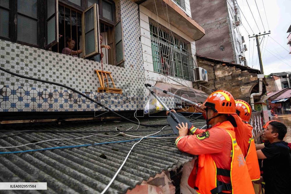 CHINA-HUNAN-PINGJIANG COUNTY-FLOOD-RESCUE & RELIEF (CN)