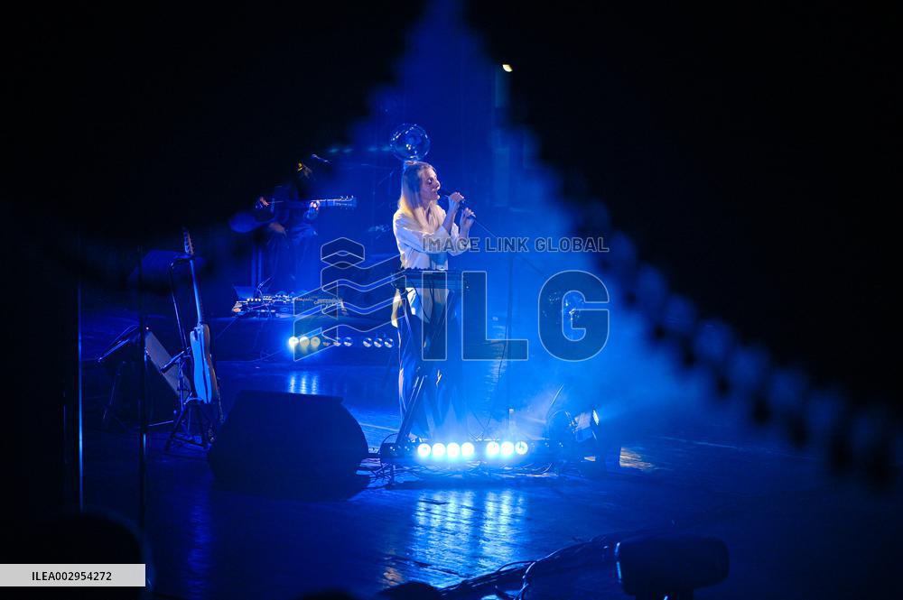 Concert of Odyn v kanoe indie band in Lviv