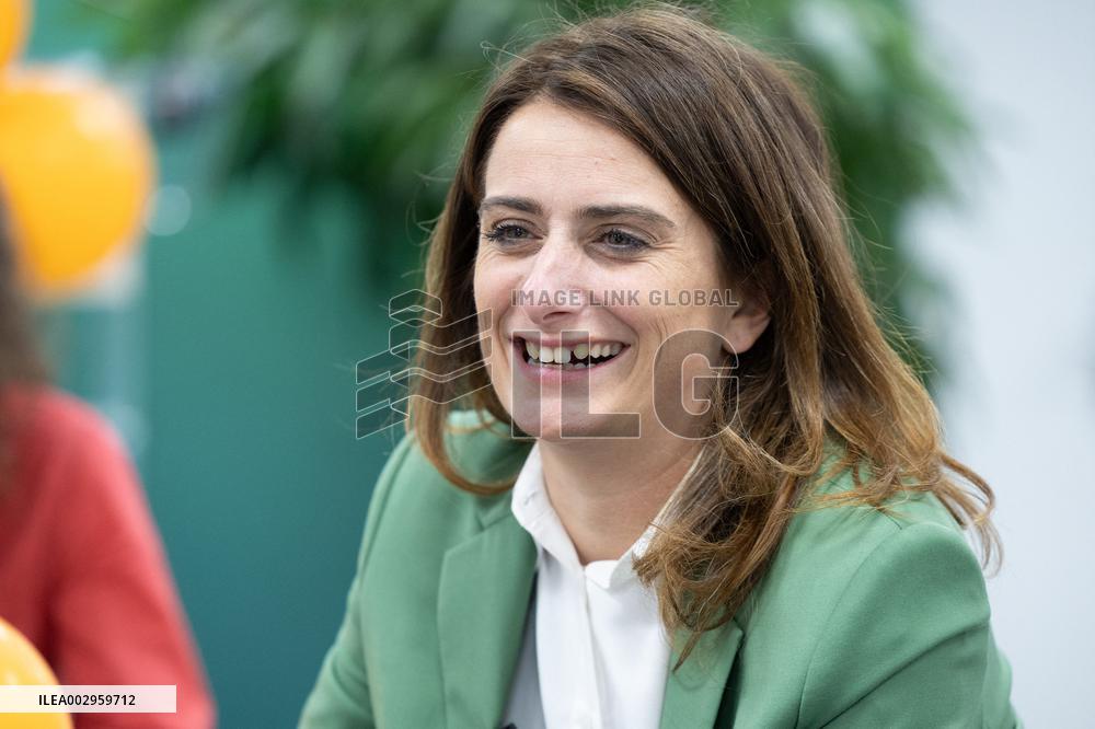 Marine Tondelier participates in a Victoires Populaires phoning session - Paris