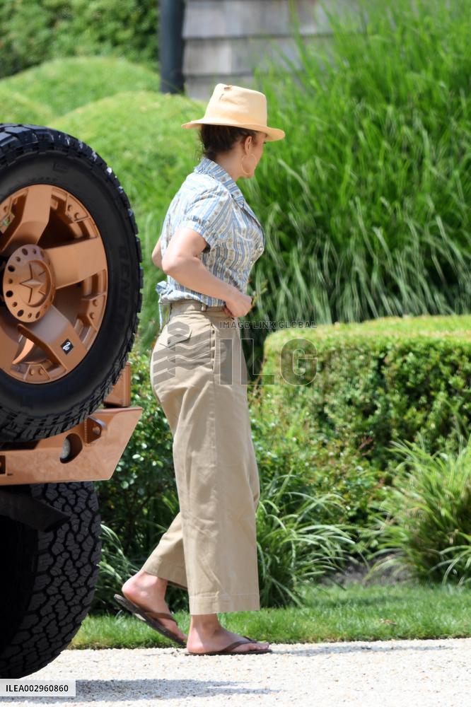 Jennifer Lopez Outside Her Home - The Hamptons