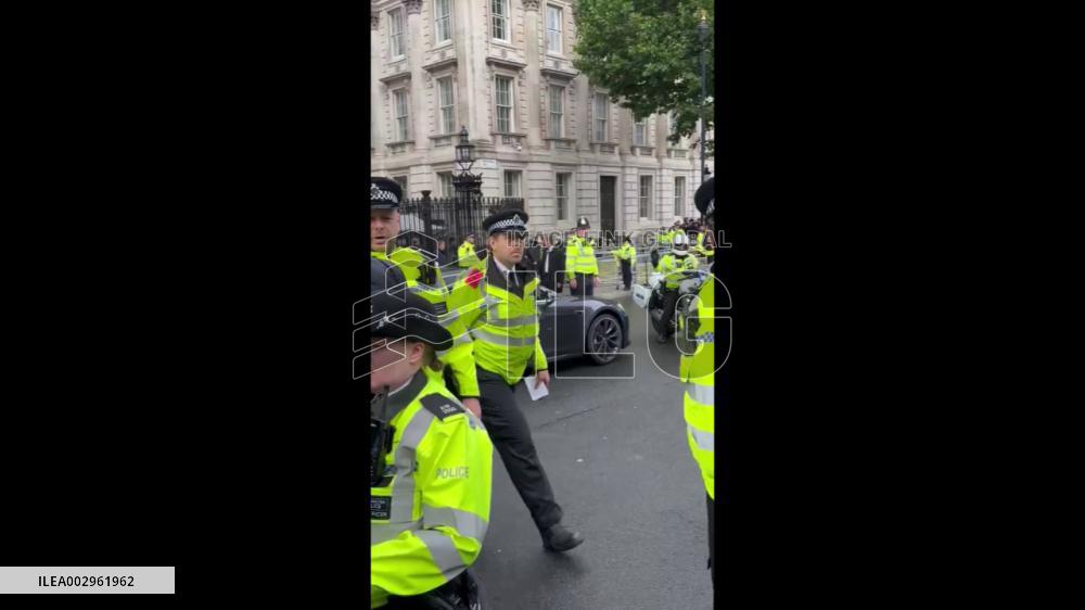 UK: People Gather On Streets To See Rishi Sunak Leave Downing Street After Election Loss 2