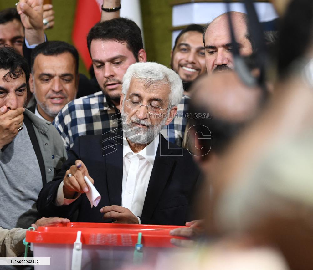 Presidential Candidate Saeed Jalili Casts Ballot - Tehran