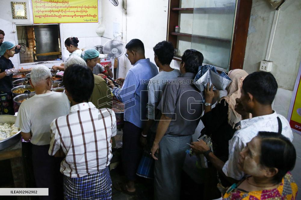 MYANMAR-YANGON-RESTAURANT-PEOPLE IN NEED-CHEAP MEALS