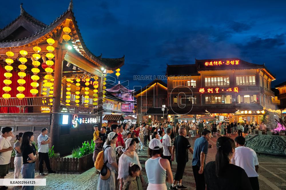 Tourists Enjoy Tea Horse Ancient City in Pu 'er