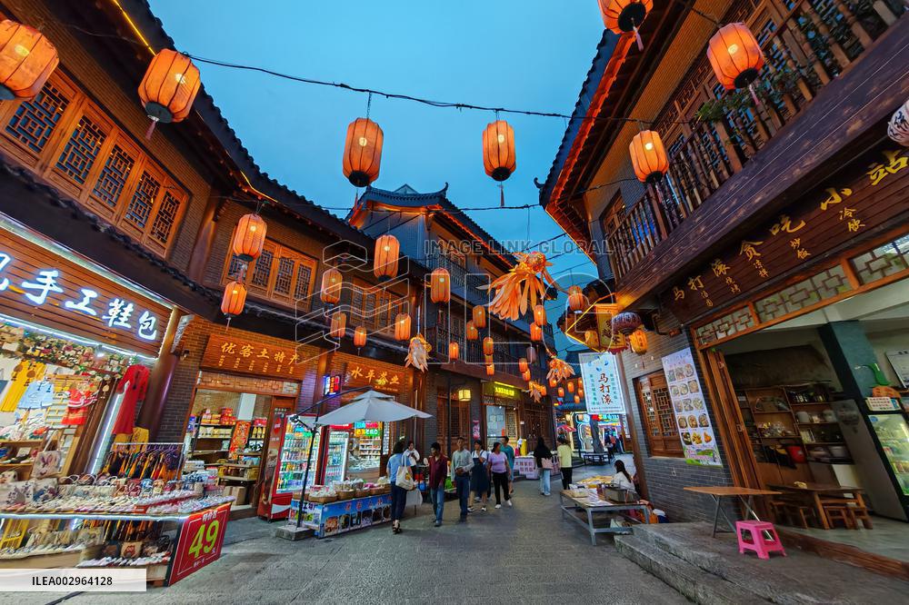 Tourists Enjoy Tea Horse Ancient City in Pu 'er