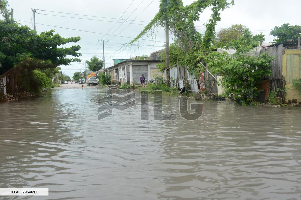 Hurricane Beryl Batters Mexico's Coast - Cancun
