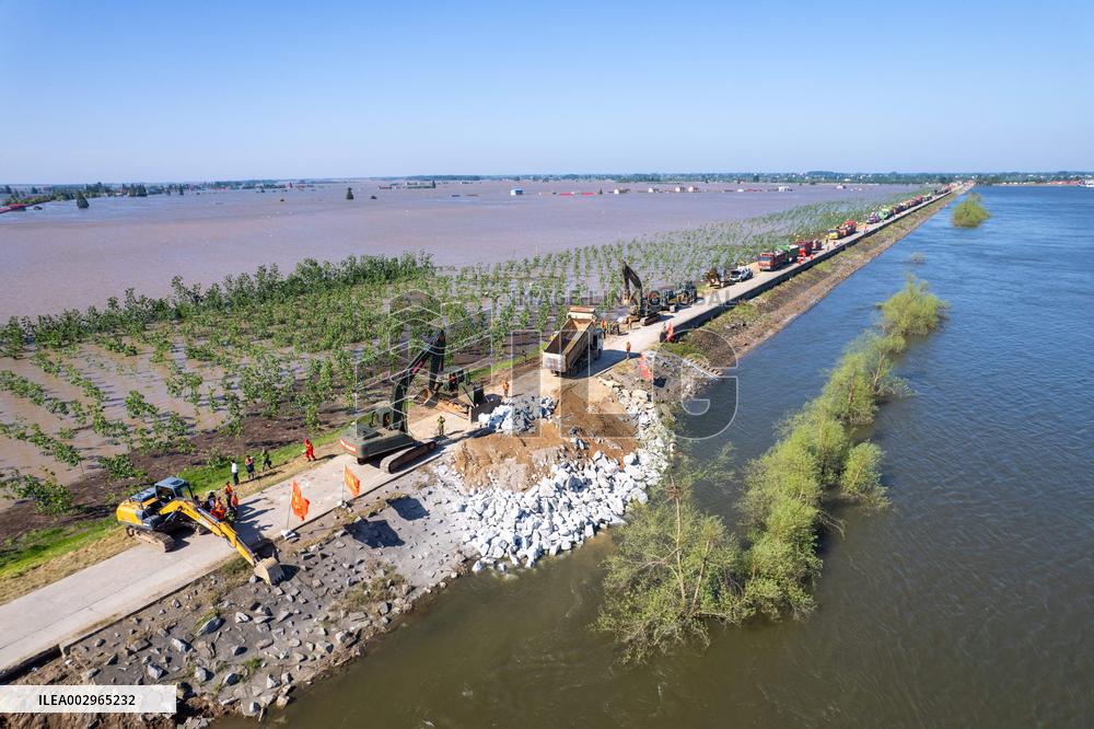 Dike Breach Repairs In China's Second-Largest Freshwater Lake