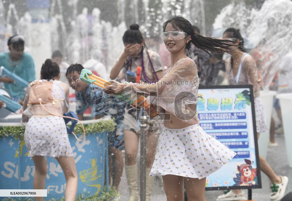 Play With Water To Cool Off in Huai'an