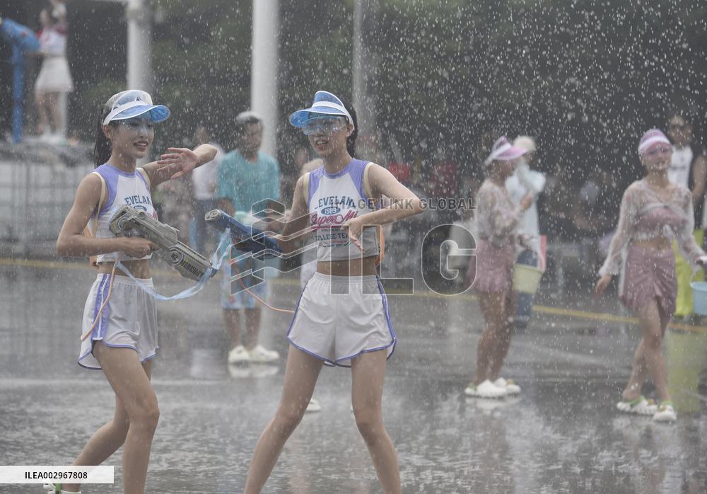 Play With Water To Cool Off in Huai'an