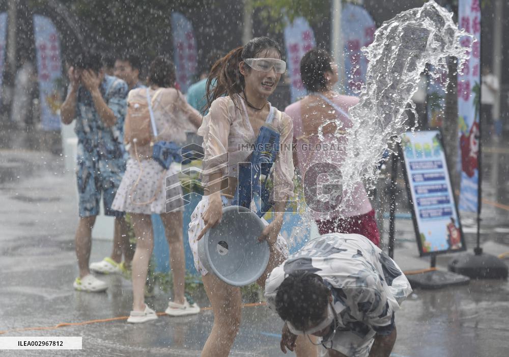 Play With Water To Cool Off in Huai'an