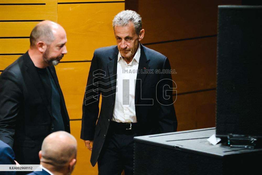 Carla Bruni Performs - Milan