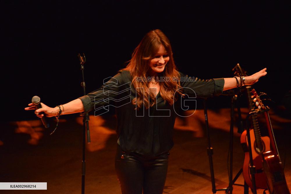 Carla Bruni Performs - Milan