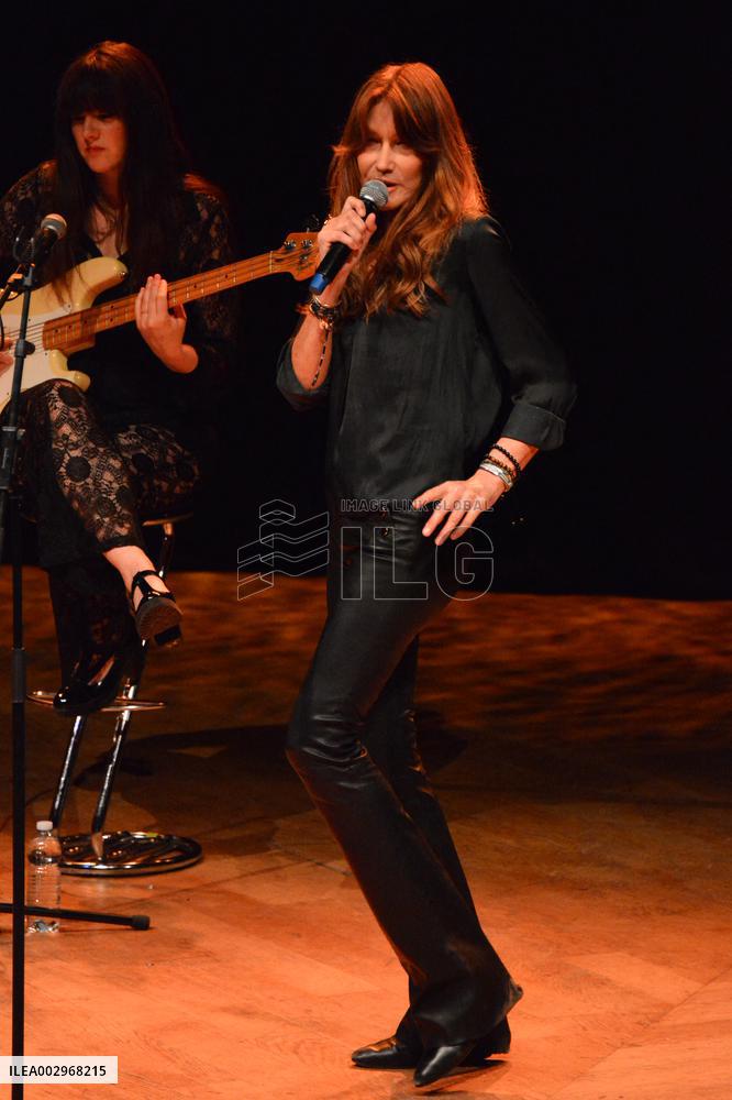 Carla Bruni Performs - Milan