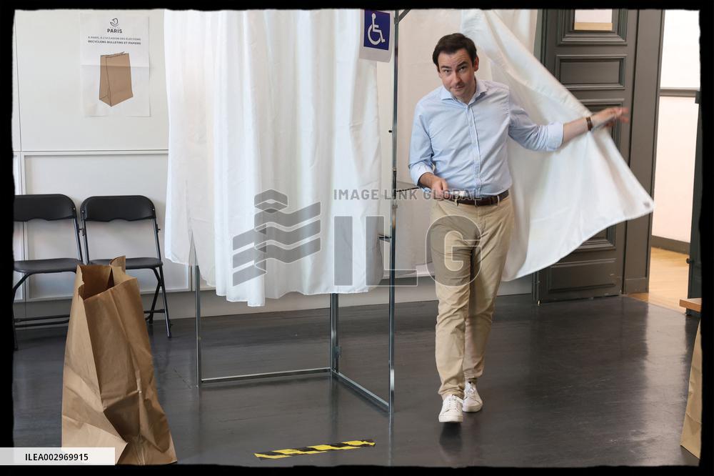 Candidate Jean Laussucq At Polling Station - Paris
