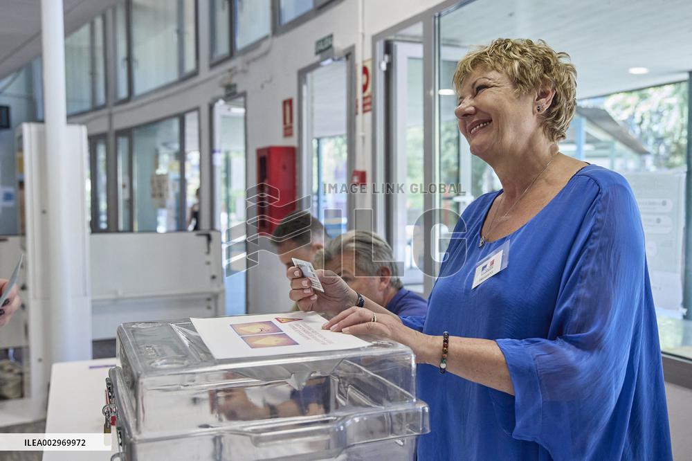 Spanish French Residents Vote At Madrid Highschool - Spain
