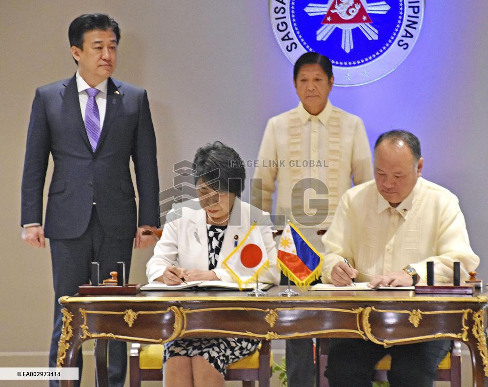 Japan, Philippines sign defense cooperation accord