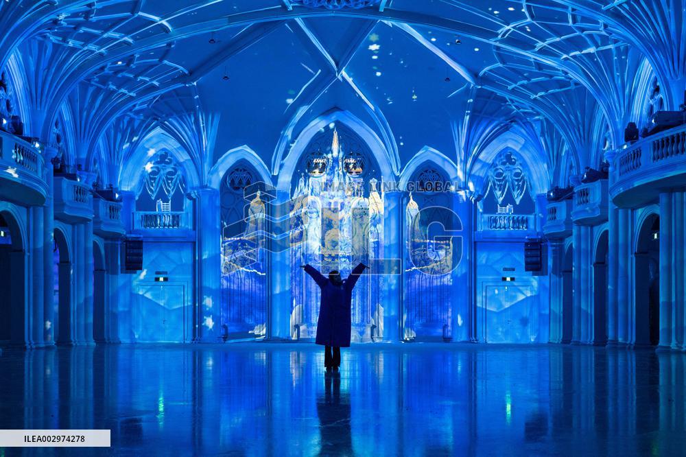 Xinhua Headlines: Find something cool in summer! China's indoor ice and snow industry attracts tourists