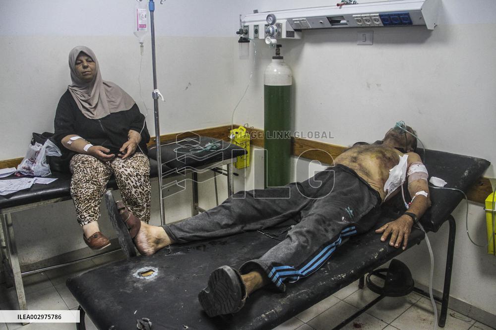 MIDEAST-GAZA CITY-ISRAEL-ATTACKS-INJURED PEOPLE