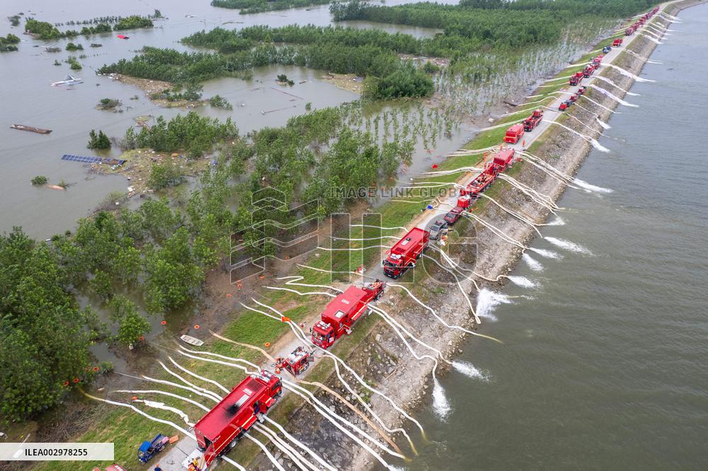 (SpotNews)CHINA-HUNAN-DONGTING LAKE-FLOODWATER-DRAINAGE (CN)