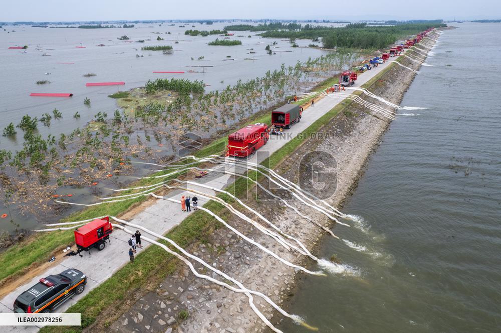 (SpotNews)CHINA-HUNAN-DONGTING LAKE-FLOODWATER-DRAINAGE (CN)