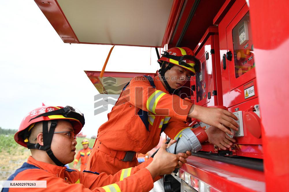(SpotNews)CHINA-HUNAN-DONGTING LAKE-FLOODWATER-DRAINAGE (CN)