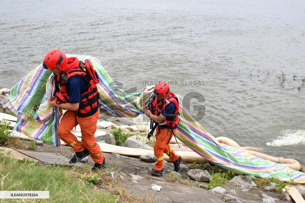 (SpotNews)CHINA-HUNAN-DONGTING LAKE-FLOODWATER-DRAINAGE (CN)