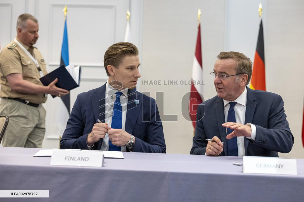 Signing of a sea mine cooperative agreement at the NATO summit