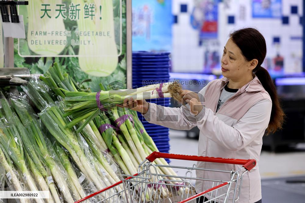 Customers Shop at A Supermarket in Zaozhuang