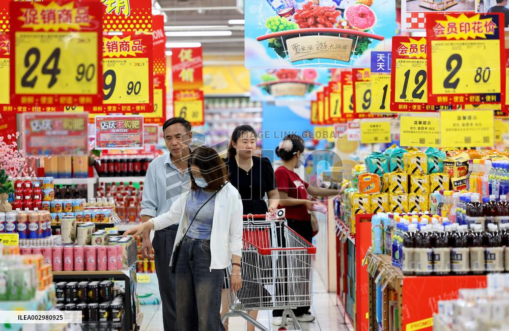 Customers Shop at A Supermarket in Zaozhuang