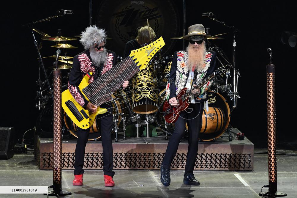 ZZ Top Performs - Paris