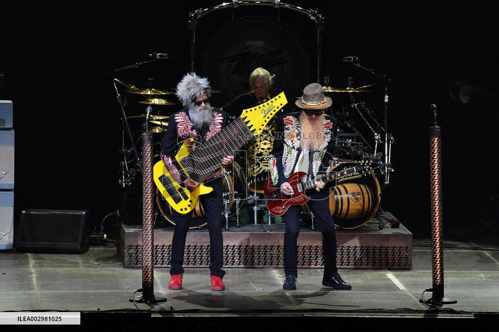 ZZ Top Performs - Paris