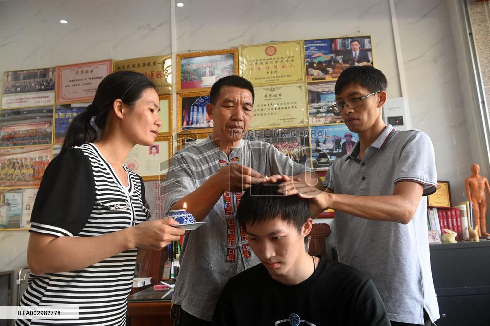 CHINA-GUANGXI-JINXIU-MOXIBUSTION THERAPY-INHERITOR (CN)