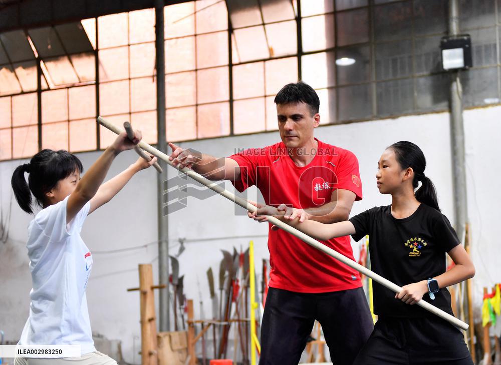 "Laowai" in China | A Brazilian's love on martial arts and traditional Chinese medicine
