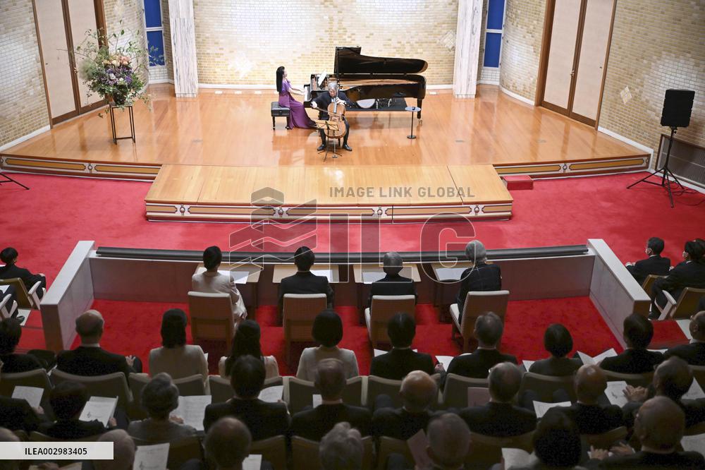 Concert to celebrate former emperor, empress turning 90