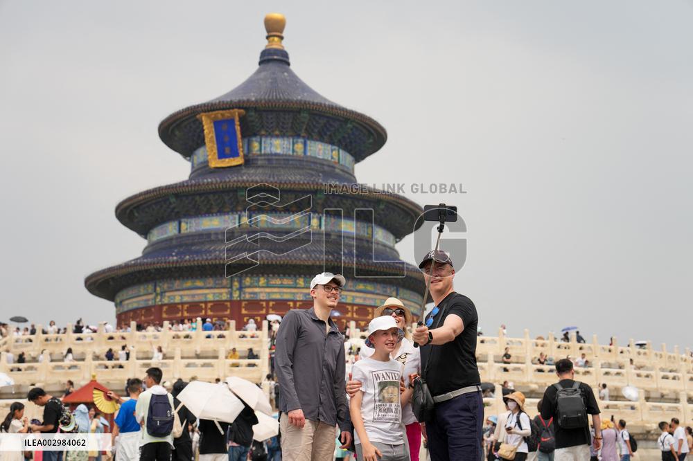 "Laowai" in China | China sees surge of foreign travelers following transit visa-free policies