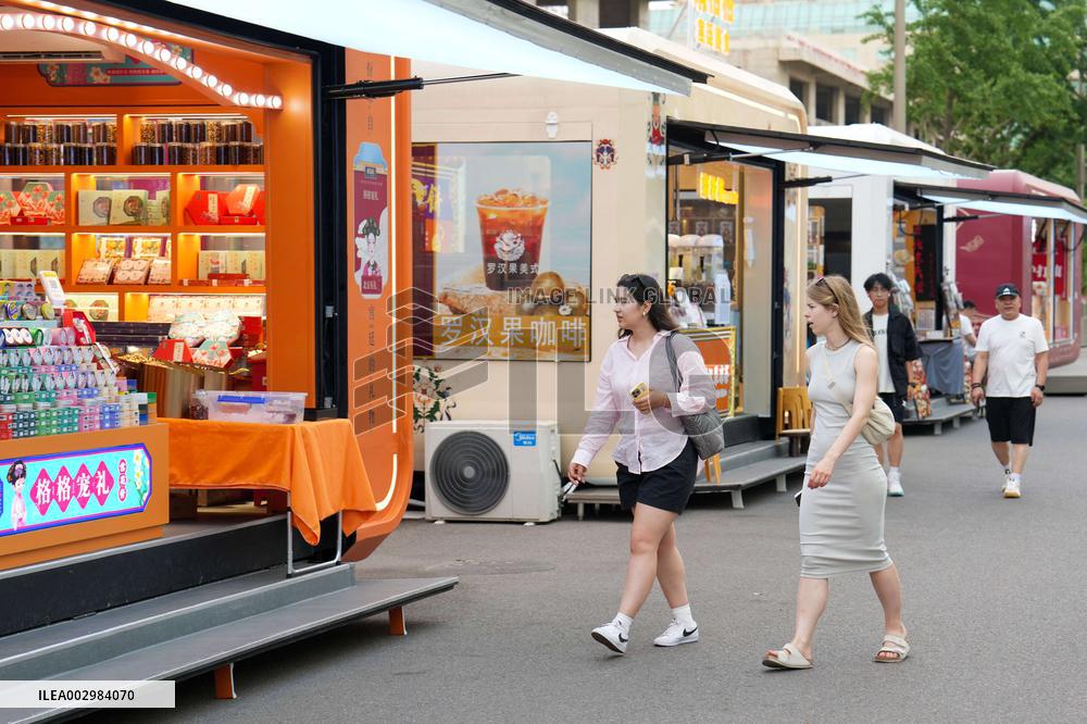 "Laowai" in China | China sees surge of foreign travelers following transit visa-free policies