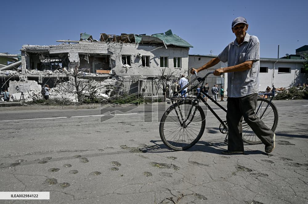 Consequences of Russian missile strike in Vilniansk